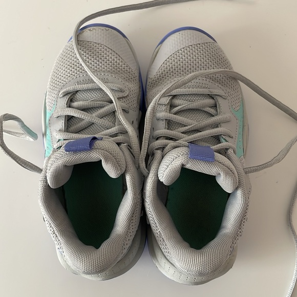 Under Armour Girls Basketball Sneakers (size 12) - Picture 10 of 11